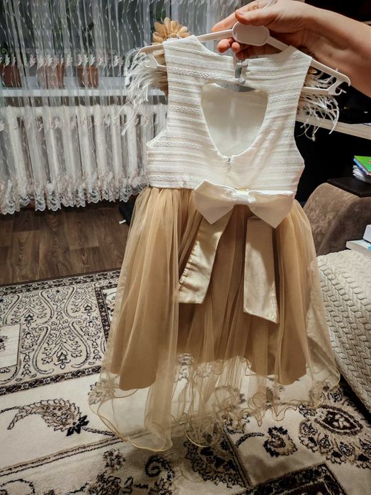 Продам платья детские б/у