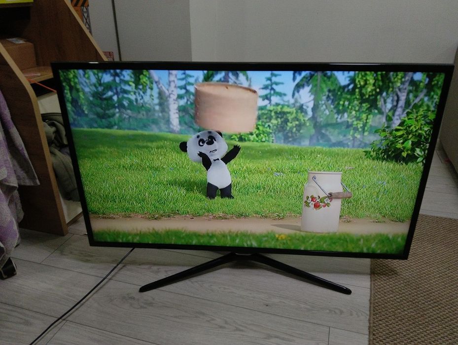 Продам большой телевизор Samsung Smart tv
