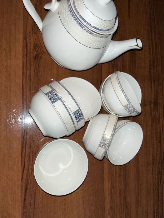 Чайник и пиалки 8 шт