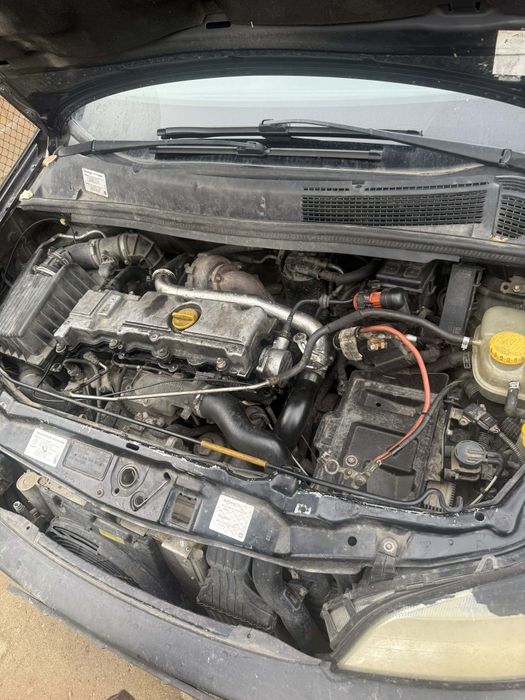 Opel Zafra на части