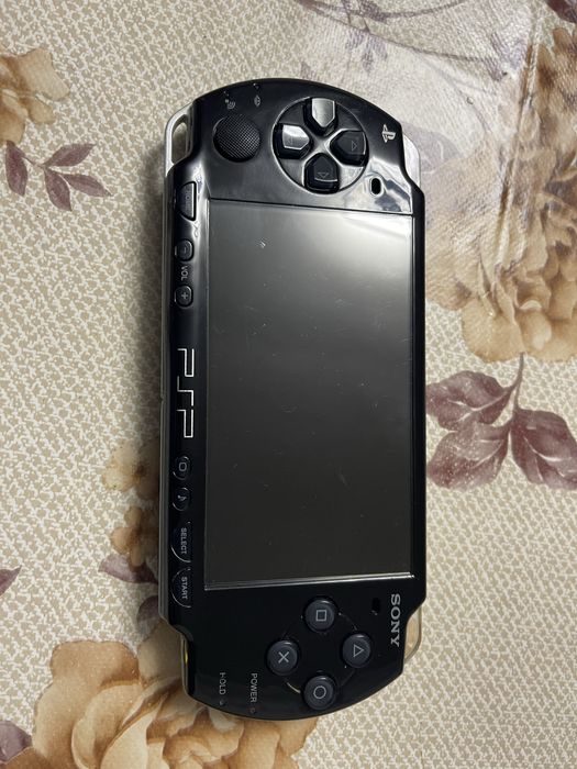 Vând psp 2000 modat