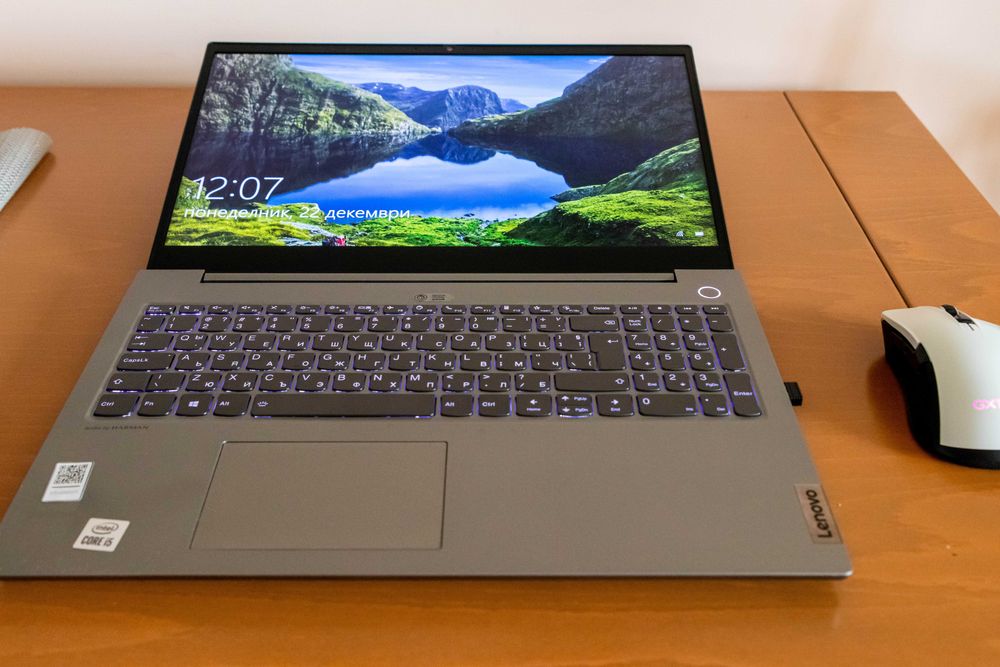 Lenovo ThinkBook 15p – като нов + подарък мишка и чанта !