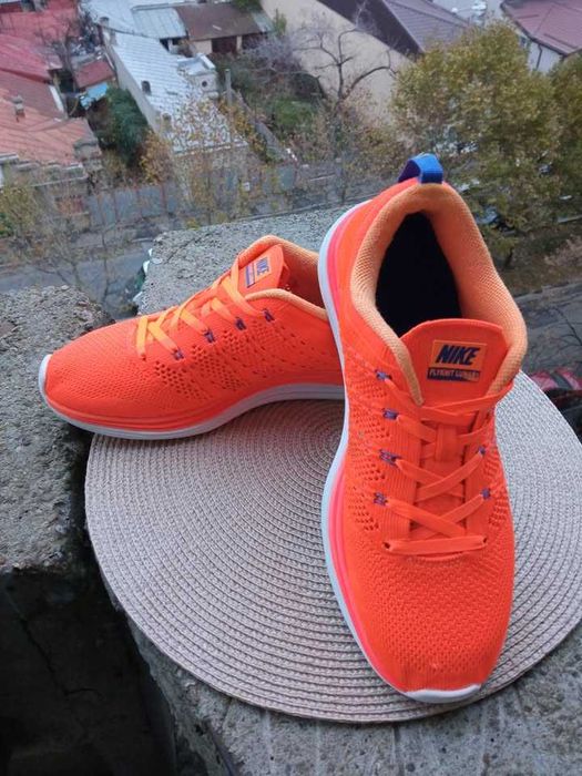 Nike Flyknit Lunaron, marime 40.5, UK 6.5 (25.5 cm) made in Vietnam.