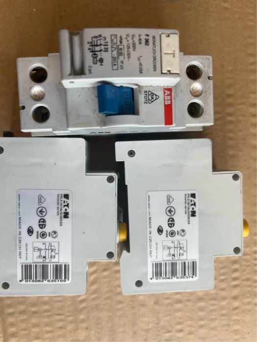 Lot aparataj electric modular ABB,Eaton, Schneider, Schrack, GE, Moeller, Syrelec – Siguranțe automate, diferențiale RCCB/RCBO și relee temporizatoare