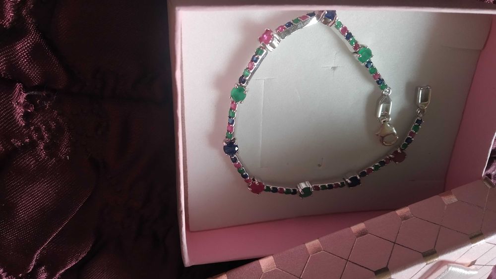 Елегантна,сребърна гривна в луксозна кутия за подарък. Различни модели