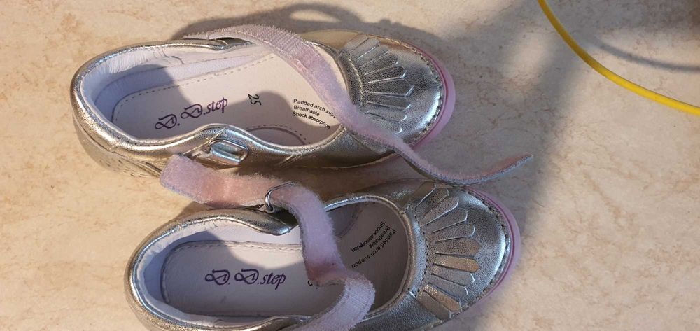 Pantofi decupati DDStep marimea 25