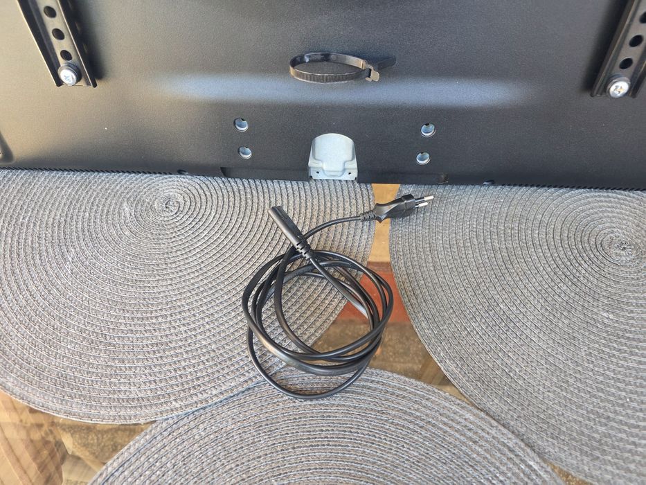 Vand tv Philips diahonala 107 cm