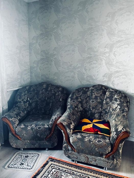 Диван и два кресла