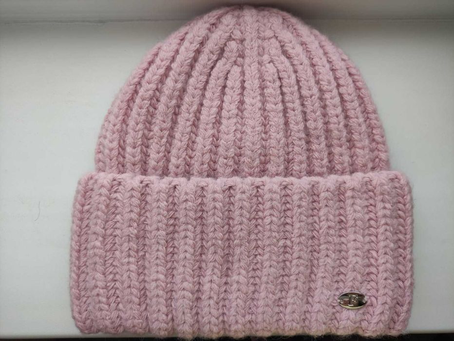 Продам шапки женские