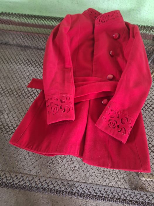 Продам куртки жемпер платья