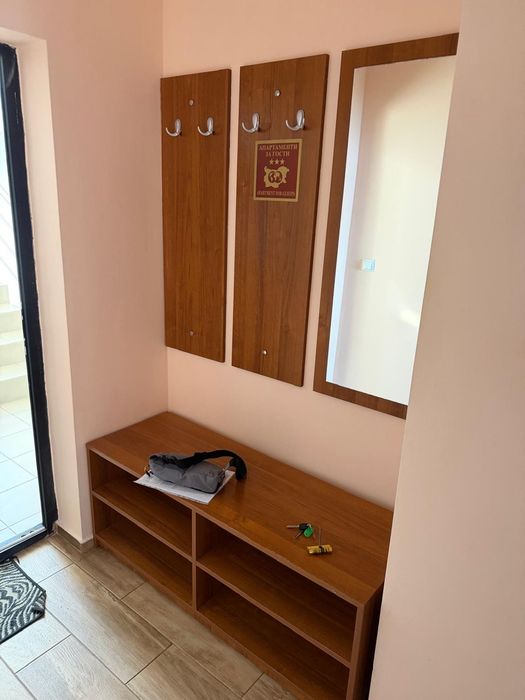 Шкаф за обувки, плоскости със закачалки и огледало