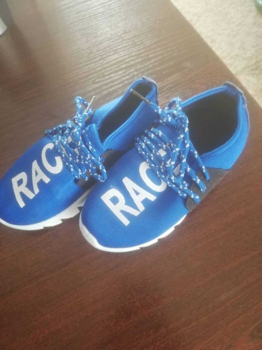 Боти , маратонки и пантофи за момче