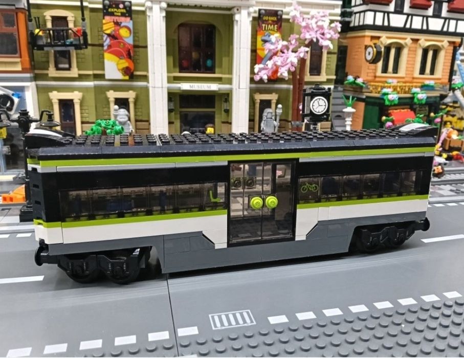 Lego 60197 și 60337 vagon pasageri