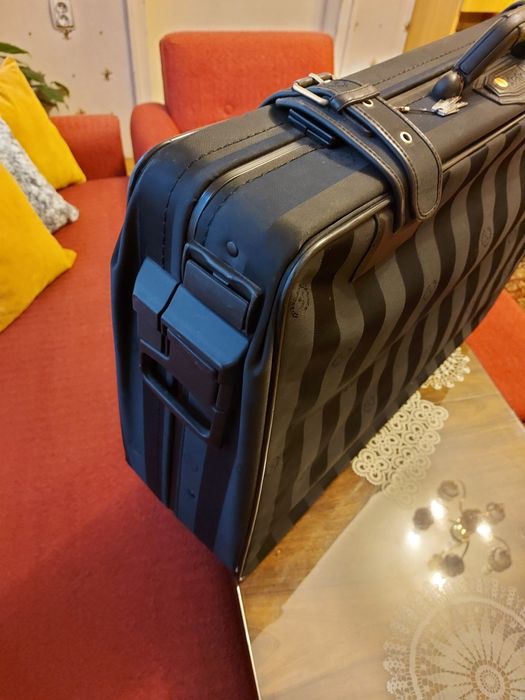 Куфари 2бр. големи 2бр. малки.