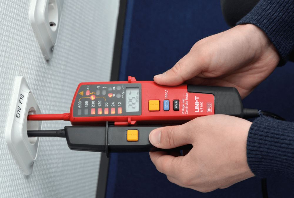 дигитален тестер за напрежение и проводимост UNI-T, UT18C