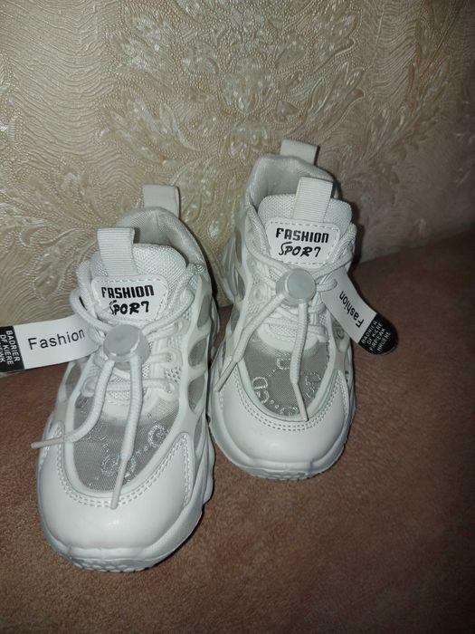 Кроссовки на девочку