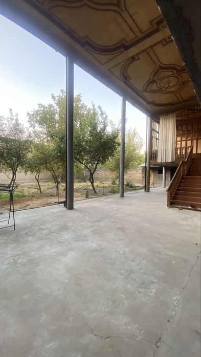 Sergeli hovli arenda 2 etaj 8 sotix