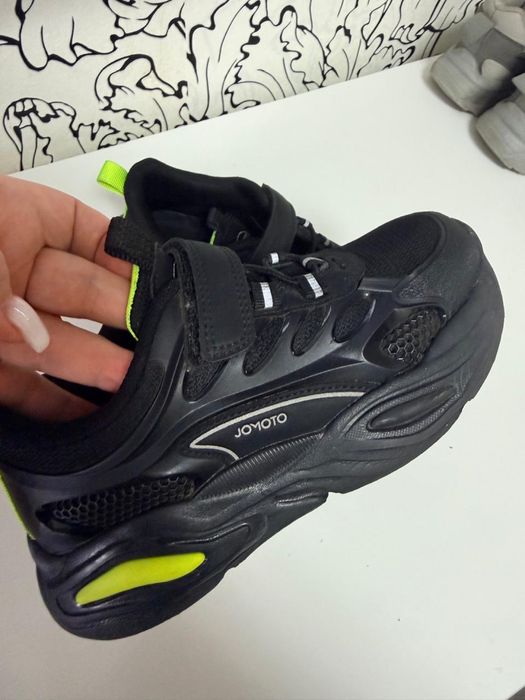 Продам детскую обувь