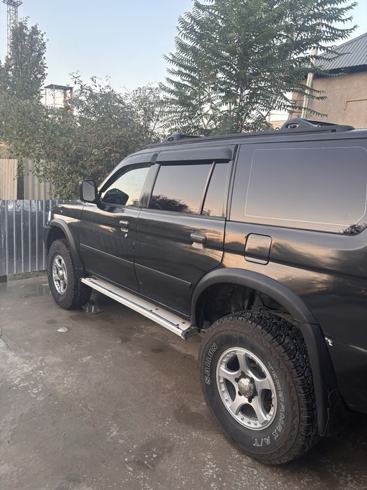 Mitsubishi montero sport 2002год