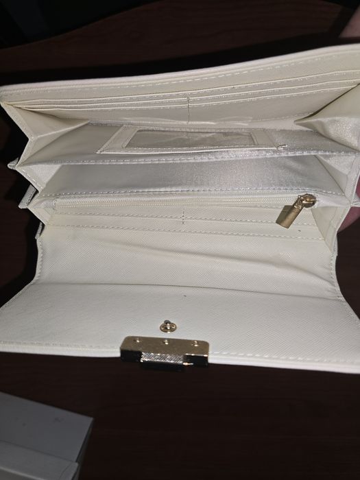 Дамско бяло портмоне