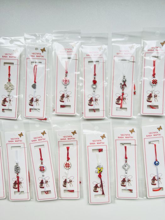 Ръчно изработени мартенички гривни различни видове