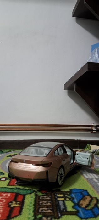 Bmw i4 în stare destul de buna scara 1.14