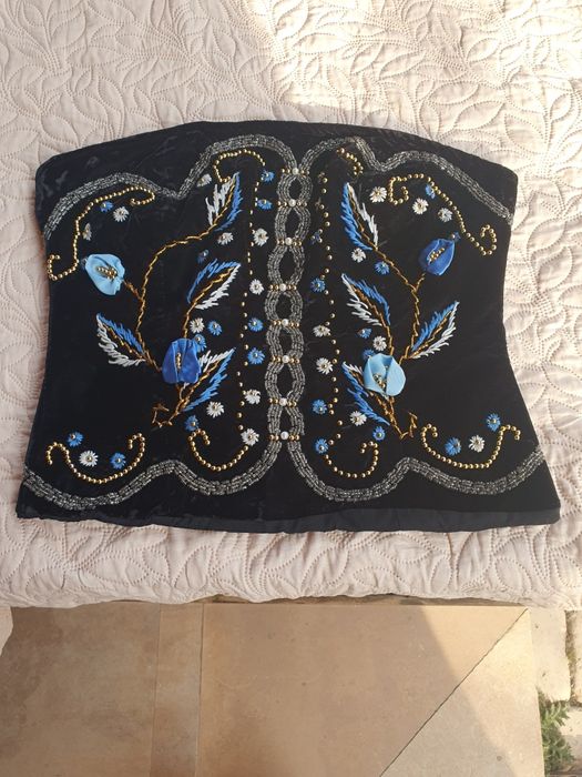 Vand corset catifea neagra cu aplicații manuale nou.