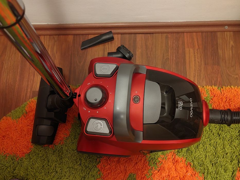 Vând aspirator Daewoo