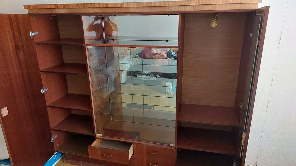 Продам сервант б/у