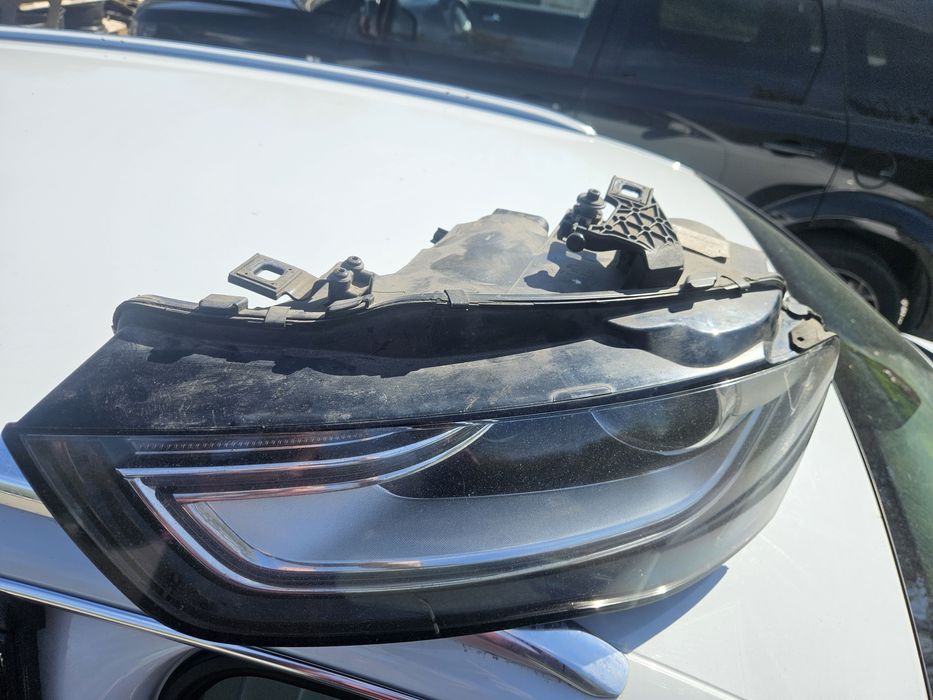 Ляв оборудван фар за Audi A4 B8.5 2014god