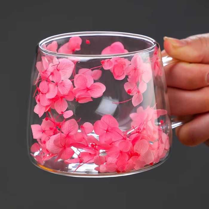 Стъклена чаша със сухи цветя CupHup