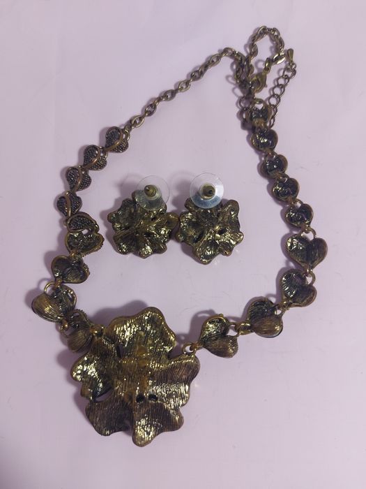 Набор бижутерии.