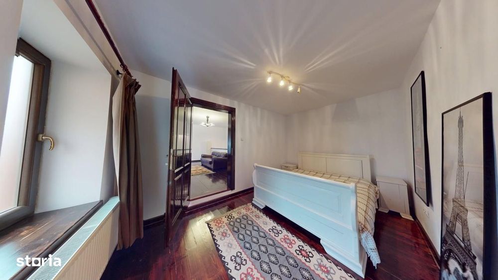 Apartament decomandat 3 camere, pivnita, pod - zona Centrala