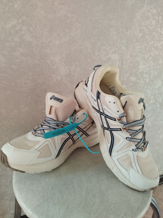 Кроссовки ASICS новые