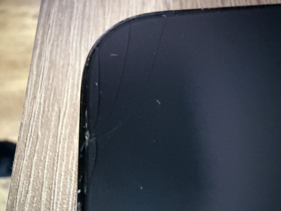 Продавам iphone 14 pro