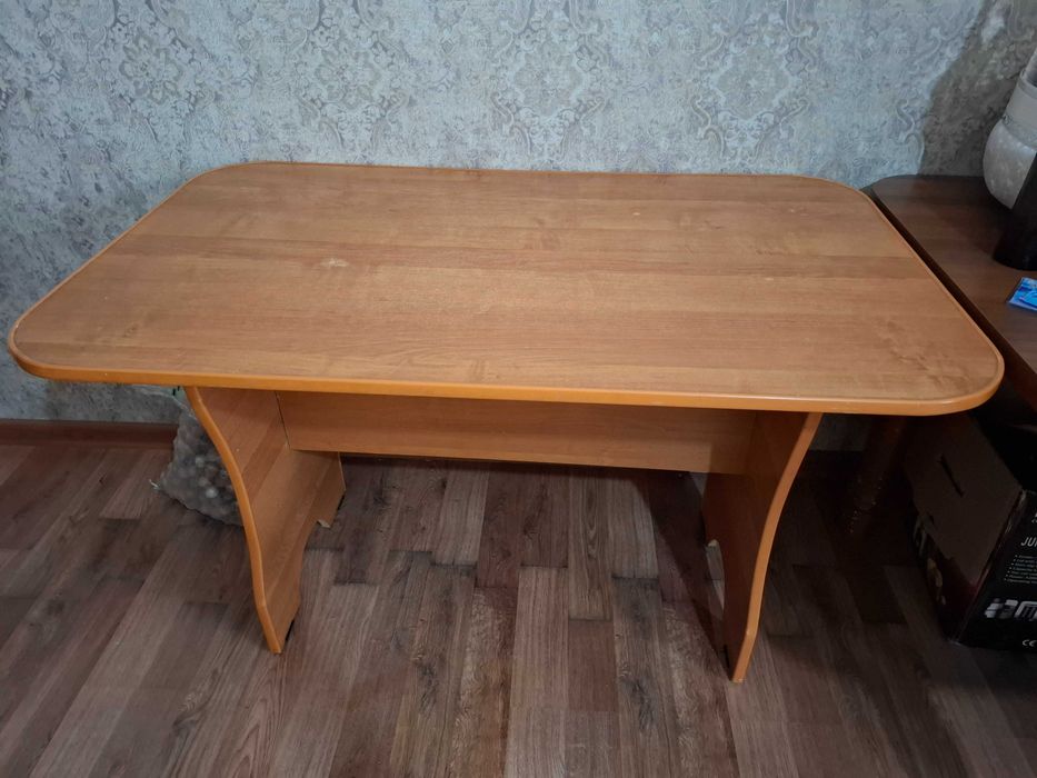 Стол обеденный для кухни