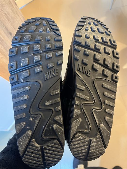 Nike air max90 нови номер 44,не е моят модел .за варна лично придаване