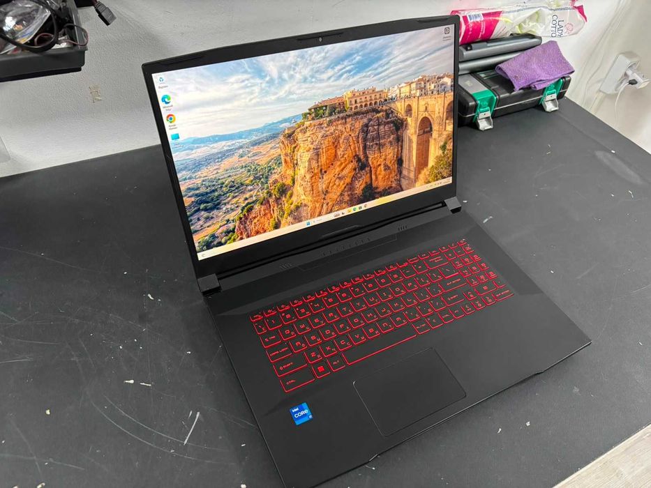 Ноутбук MSI i7/16озу/512гб очень мощный ноут