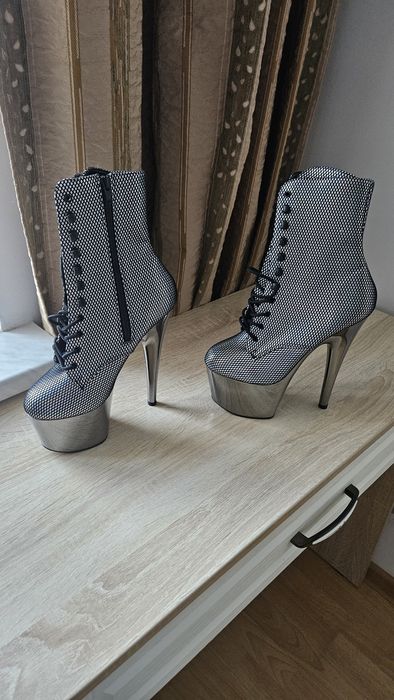 Стрипы Pleaser оригинал