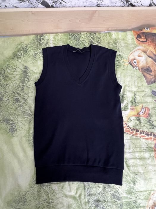 Жилетка на мальчика 9-10 лет