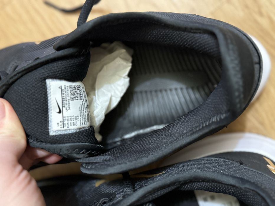 Nike маратонки черни със златно