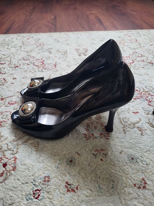 Женские лаковые туфли