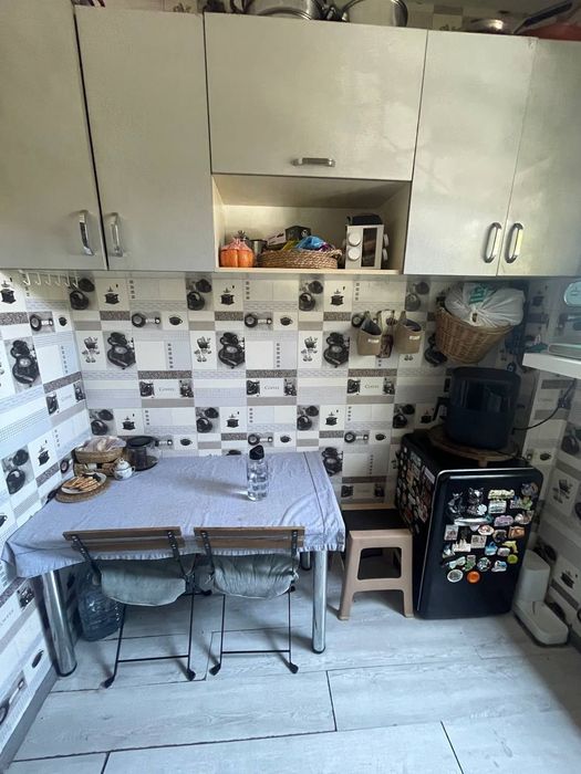 Продаётся очень срочно однокомнатная квартира студия на массиве Феруза