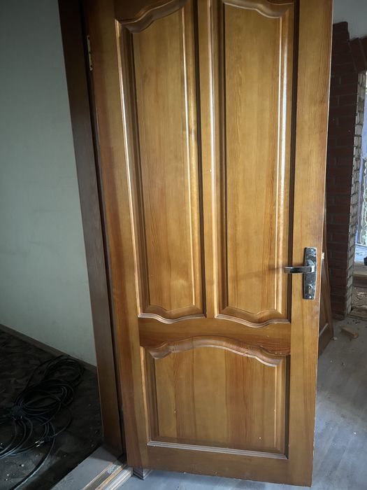 Продам деревянные двери