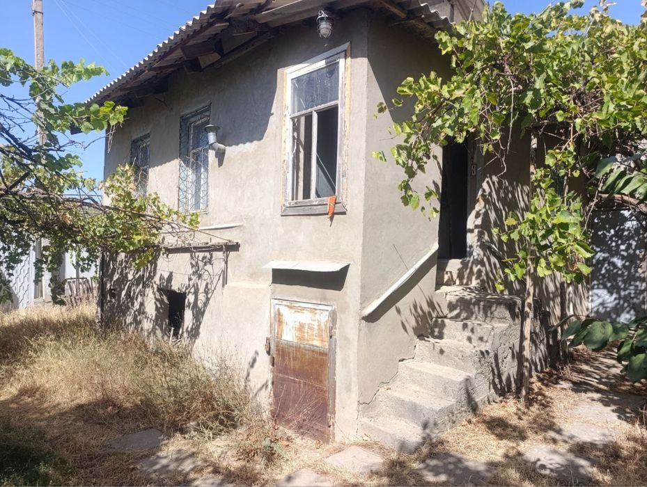 Срочно продаётся дача 6 соток,М-1,Урток,8км от Ташкента,прописка есть.