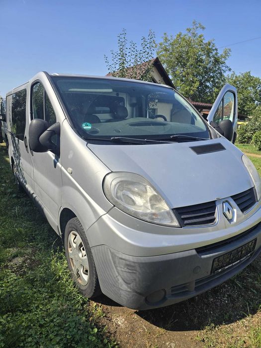 Vând Renault Trafic