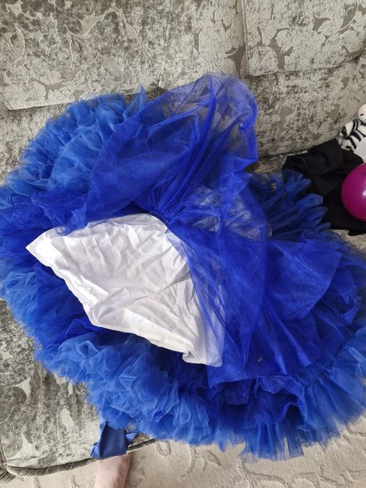 Продам детское праздничное платье от 5 до 7 лет