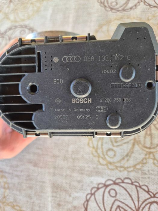 Дроселова клапа за Ауди А4 1.8 турбо 2003г.