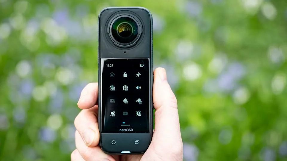 Экшн-камера Insta 360X4