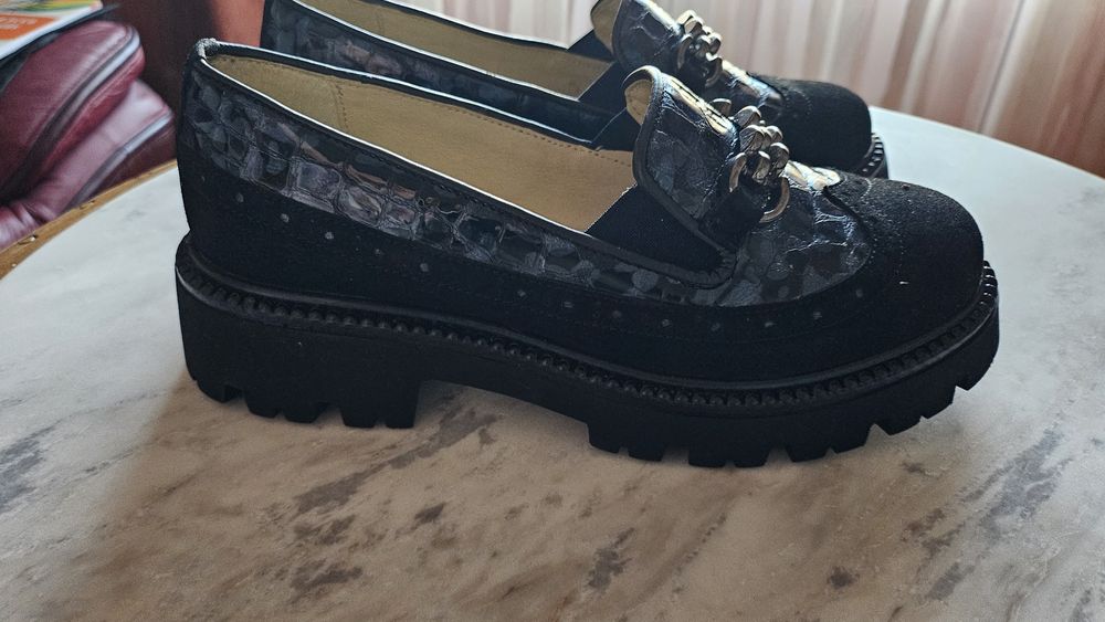 Обувки производител Пещера